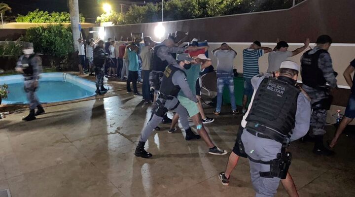 Abordagem policial – Foto: PMMT