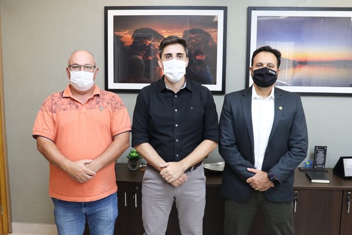Deputado Claudinei com o secretário Alan Porto e vereador de Alta Floresta