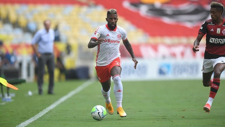 A escalação do Rodinei foi cercada de expectativa no duelo contra o Flamengo (Foto: Ricardo Duarte/I