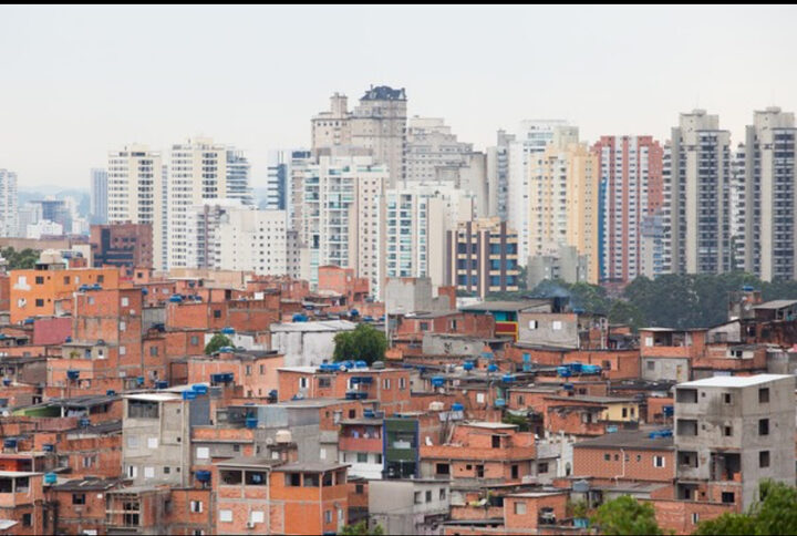 Comunidades da Vila Andrade contrastam com o luxo de mansões do Panamby, na Zona Sul de SP — Foto: C